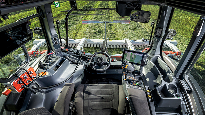 https://www.valtra.com/content/dam/public/valtra/blog/uploads/2023/04/Valtra-Q-Series-most-ergonomic-and-comfortable-cab-800x450.png